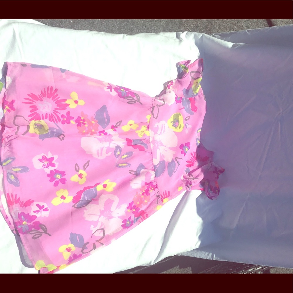 This is a beautiful kids dress size 5